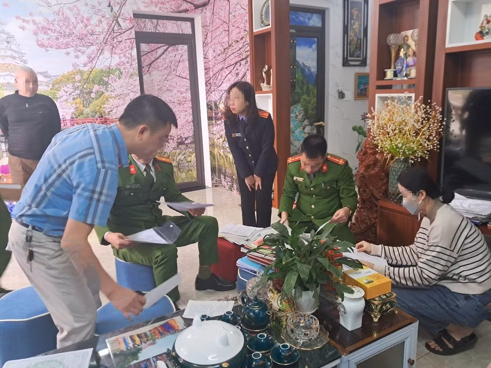bat giam doc muon danh bao chi bao ke xe tai truc loi hon 5 ty dong hinh 2