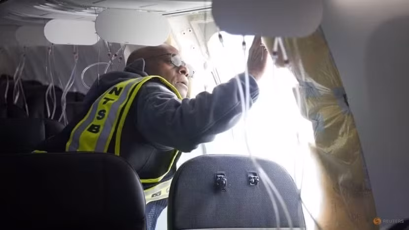 da tim thay tam chot cua thoat hiem bi roi cua chiec may bay alaska airlines hinh 1