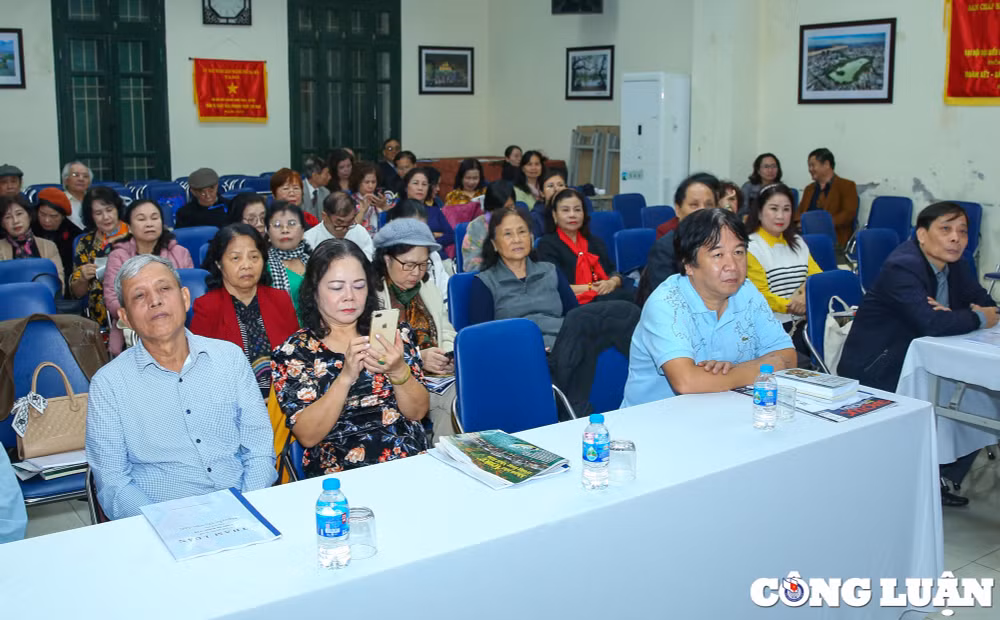 ra mat tuyen tap truyen va ky cua nha bao nha van nguyen thi van anh hinh 3