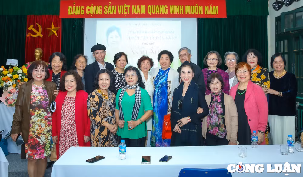 ra mat tuyen tap truyen va ky cua nha bao nha van nguyen thi van anh hinh 12