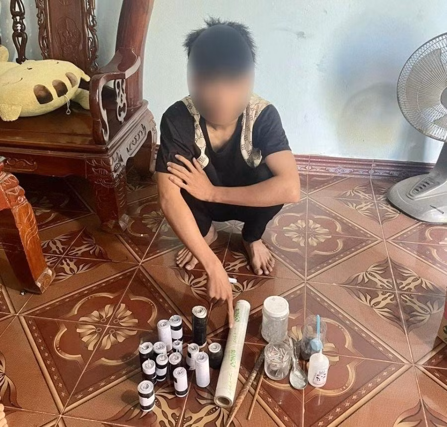 kon tum dang thu nghiem phao no tu che de mang di ban thi bi cong an phat hien hinh 1
