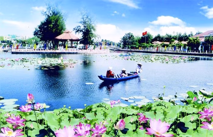 hau giang don 520000 luot khach du lich trong nam 2023 hinh 1