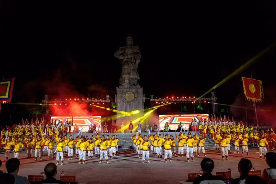 dac sac man tai hien le len ngoi va dai pha quan thanh cua hoang de quang trung hinh 3