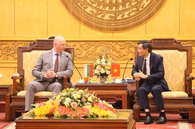 chu tich quoc hoi bulgaria tham va lam viec tai tinh ninh binh hinh 1