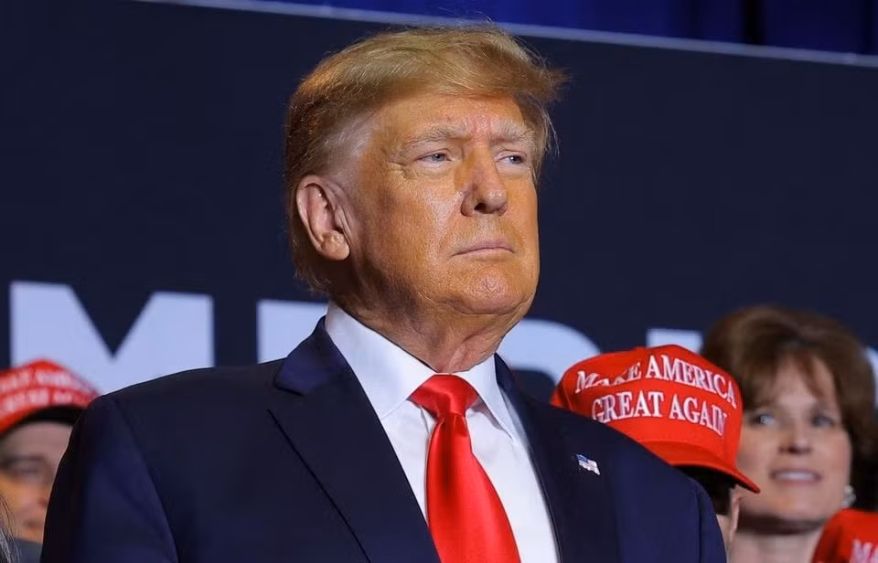 ong donald trump bi buoc toi gay nguy hiem cho an ninh quoc gia hinh 1