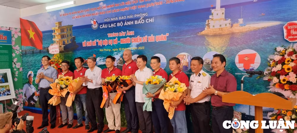 trung bay anh voi chu de bo doi cu ho nguoi chien si hai quan hinh 2