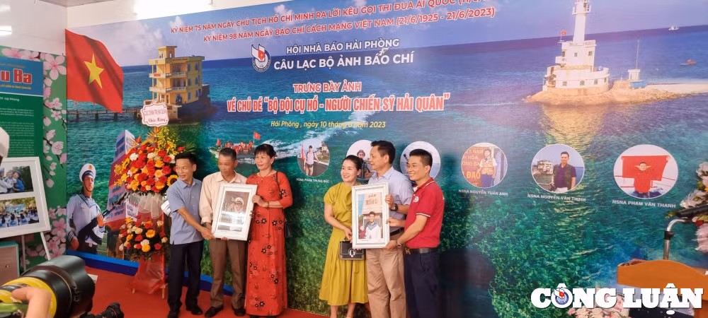 trung bay anh voi chu de bo doi cu ho nguoi chien si hai quan hinh 3