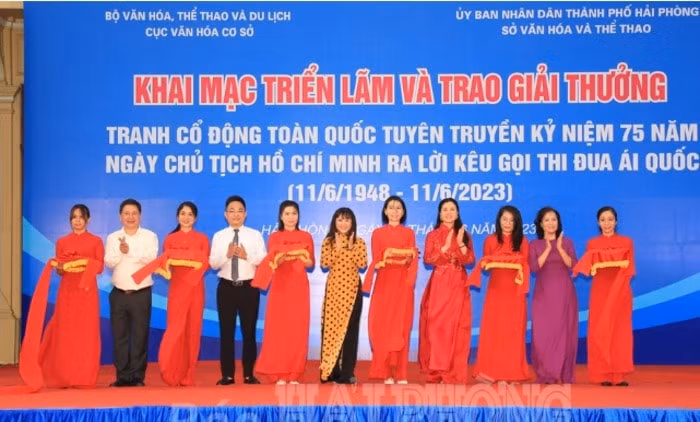 trao giai cuoc thi tranh co dong ve thi dua ai quoc hinh 2