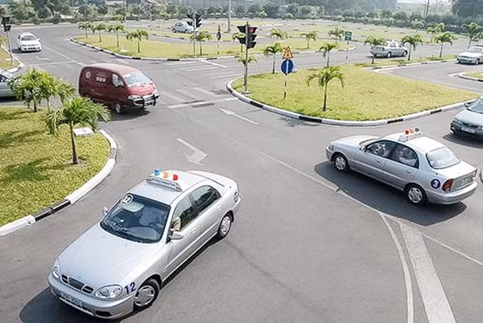ha noi nhieu trung tam dao tao thi cap phep lai xe bi xu ly hinh 1