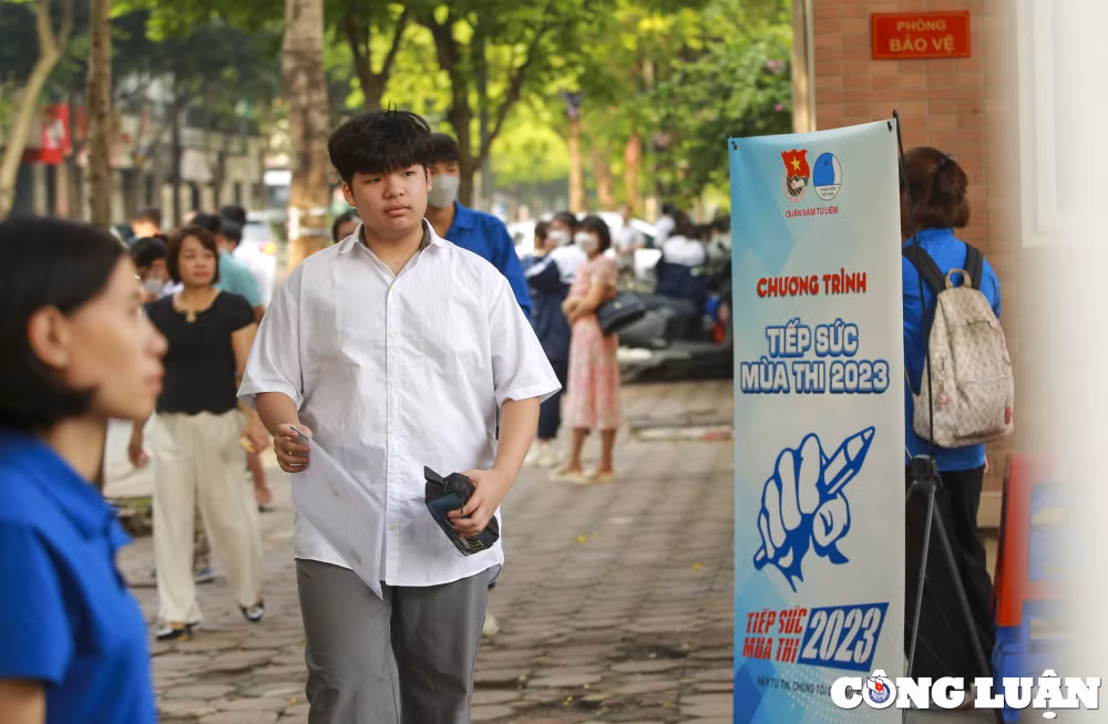 hinh anh si tu ha noi buoc vao ky thi len lop 10 hinh 1