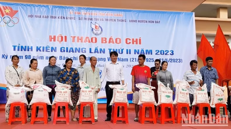 kien giang to chuc hoi thao chao mung ky niem 98 nam ngay bao chi cach mang viet nam hinh 1