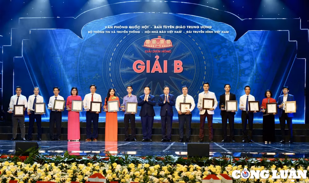 vinh danh cac tac pham doat giai dien hong lan thu nhat nam 2023 hinh 5