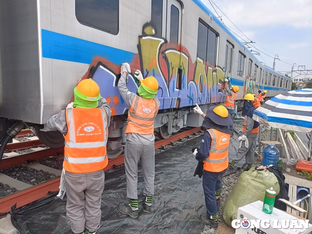 tphcm nghi van 2 nguoi nuoc ngoai ve ban o metro so 1 hinh 1