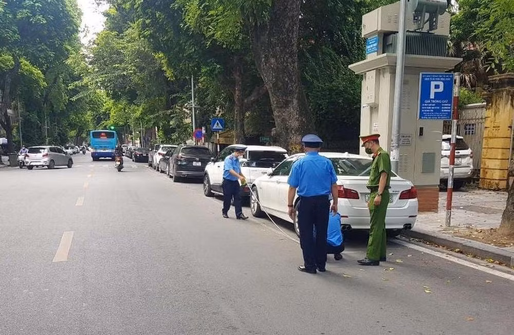 ha noi xu ly tren 400 truong hop trong giu phuong tien khong phep hinh 1