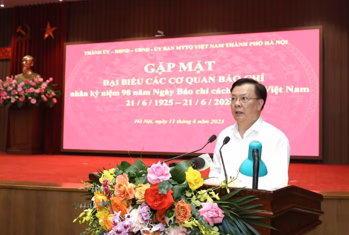 bi thu ha noi yeu cau cac so nganh quan huyen thi xa chu dong cung cap thong tin cho bao chi hinh 2