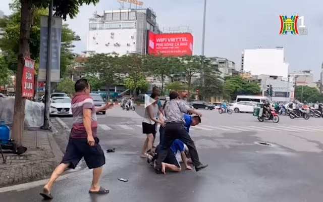 khoi to bi can 2 doi tuong hanh hung phong vien dai phat thanh va truyen hinh ha noi hinh 1