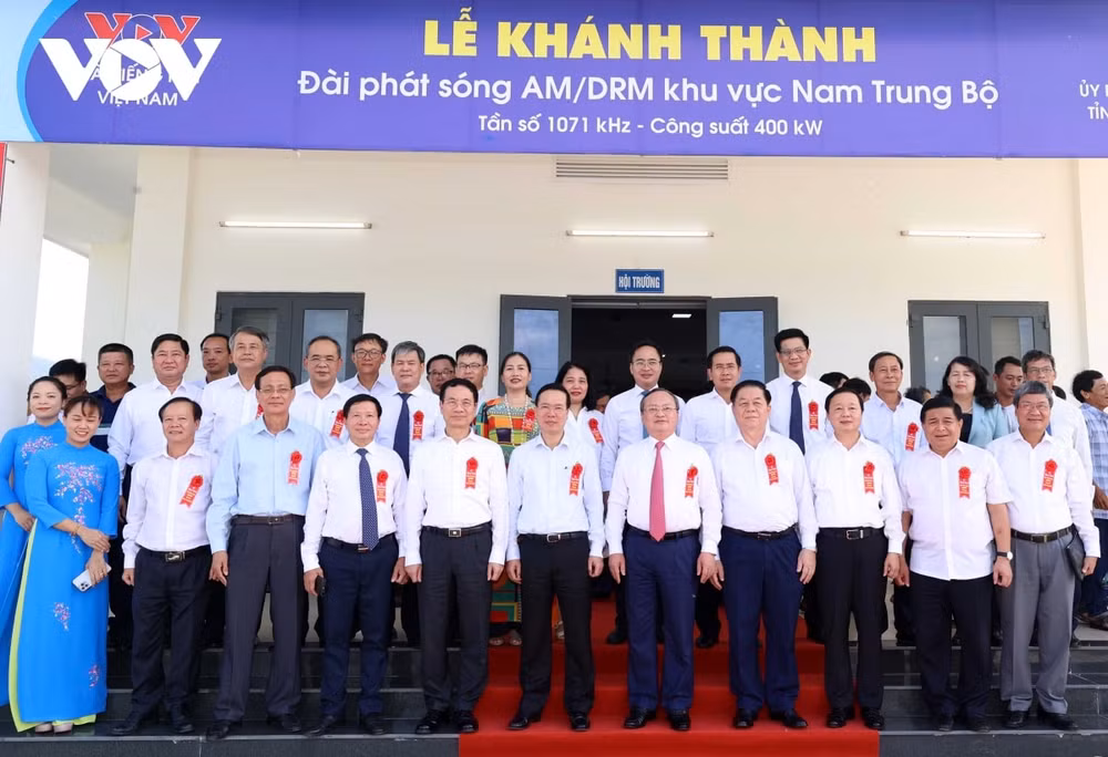 dua lan song phat thanh vuon xa toi dong bao chien sy khu vuc nam trung bo va quan dao truong sa hinh 2