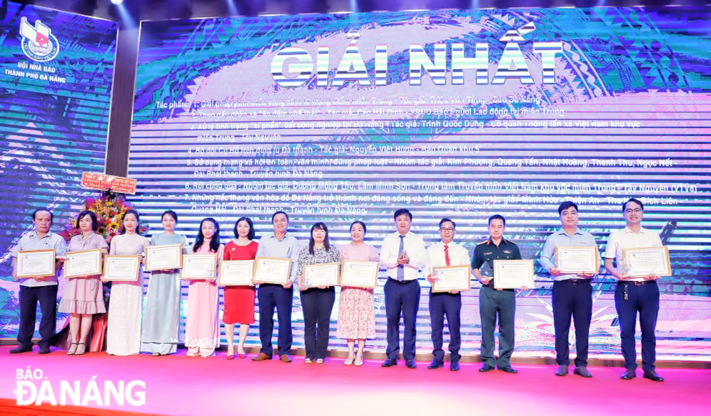da nang trao giai bao chi thanh pho nam 2022 cho 35 tac pham xuat sac hinh 2