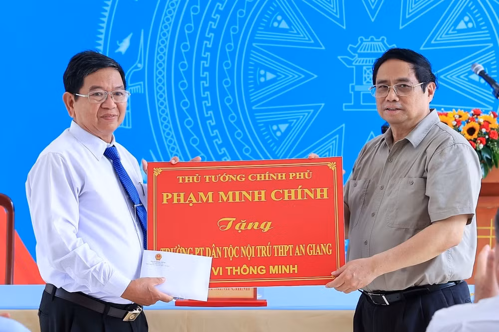 phai co muc tieu ly tuong voi niem dam me khat vong vuon nen thoat ngheo va lam giau cho que huong hinh 4