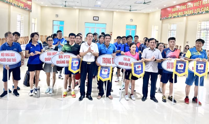 24 van dong vien tranh tai o giai bong ban truyen thong hoi nha bao viet nam tinh quang binh lan thu 23 hinh 1