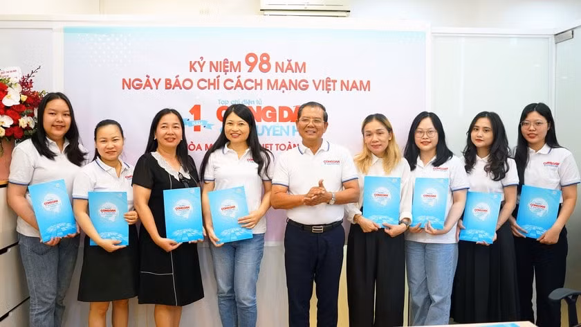 tap chi cong dan va khuyen hoc tiep tuc no luc khang dinh quyet tam tao dung nhung gia tri moi hinh 1