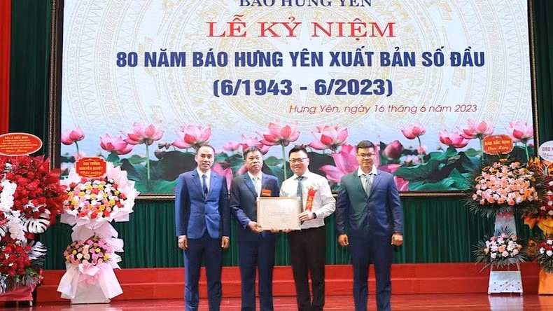 bao hung yen ky niem 80 nam xuat ban so dau va ra mat giao dien moi hinh 1