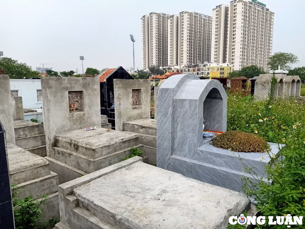 ky 2 mua dat nghia trang de nhu mua rau xuong tien giu cho tu khi con song hinh 7