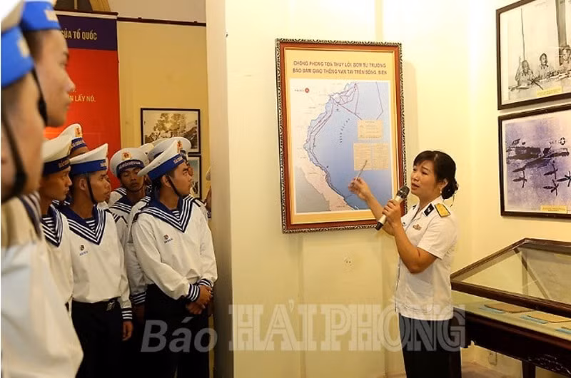 trien lam ve tien bo khoa hoc cua hai quan nhan dan viet nam hinh 3