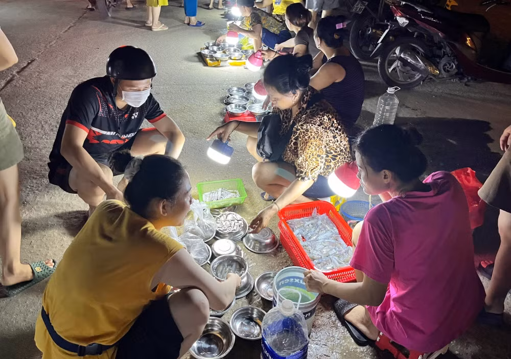 doc dao khu cho ban muc nhay giua dem o cua lo nghe an hinh 2