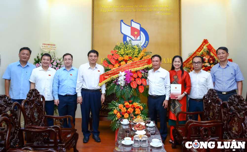 chu nhiem uy ban van hoa giao duc chuc mung hoi nha bao viet nam hinh 1