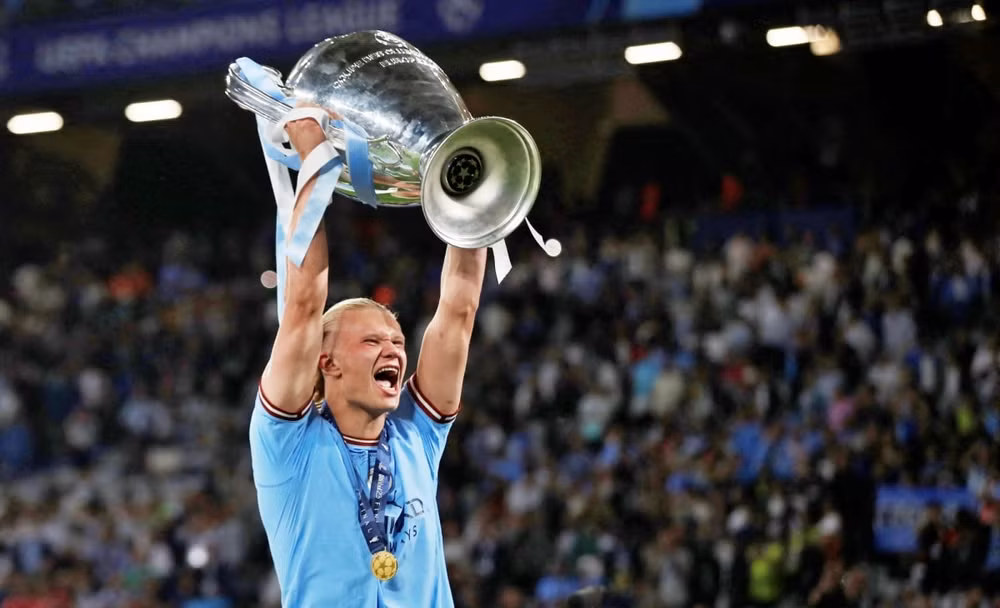 haaland can bang thanh tich kho tin cua ronaldo sau chuc vo dich champions league hinh 1