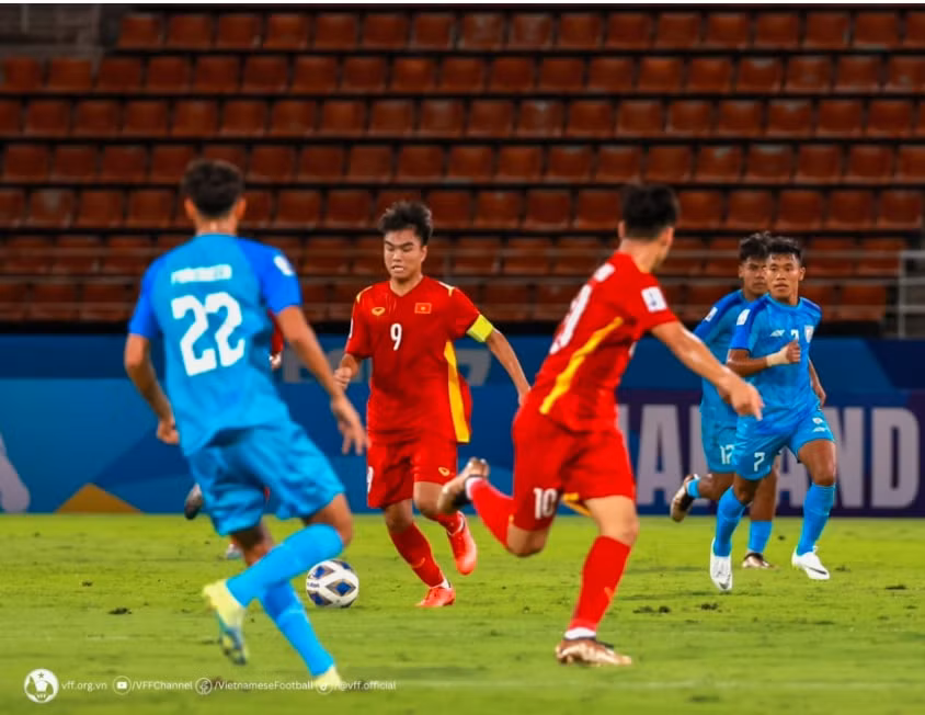 u17 viet nam hoa tiec nuoi o tran ra quan giai u17 chau a hinh 1