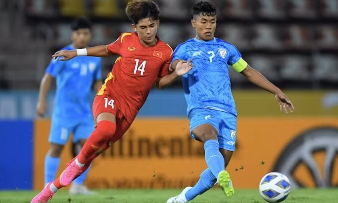 hlv hoang anh tuan u17 viet nam cang thang thi dau khong dung suc hinh 2