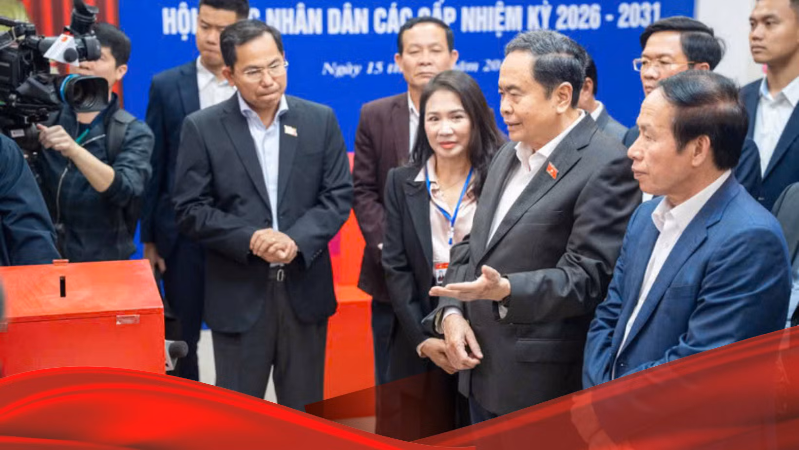 Đỏ Vàng Hiện Đại Sale Deal Ưu Đãi Sản Phẩm Đại Lễ Quốc Khánh Việt Nam 29 304 15 Facebook Banner