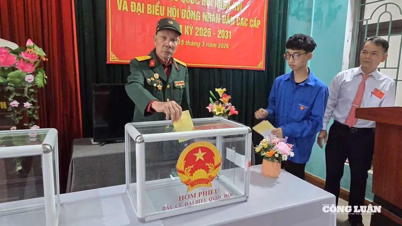 4-cu-tr-quang-ninh-no-nuc-di-bau-cu(2).jpg