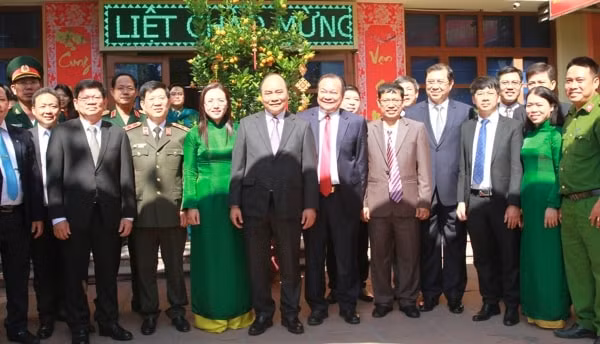 Thủ tướng tới thăm và chúc Tết cán bộ, nhân dân phường Thuận Phước, quận Hải Châu. Ảnh: VGP