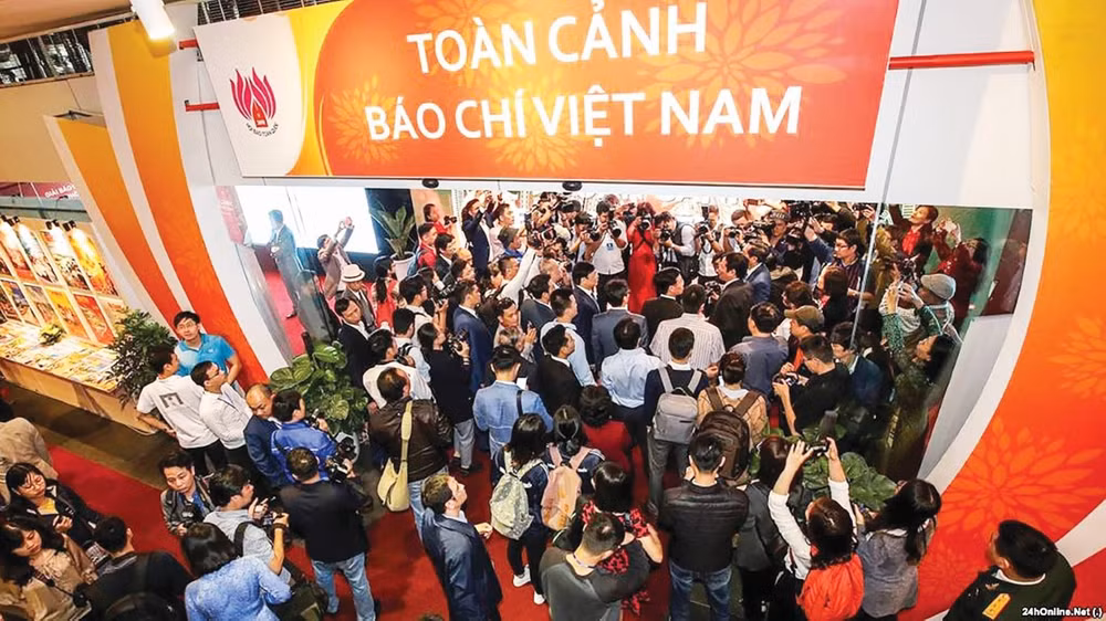 Báo chí đang đứng trước nhiều cơ hội lớn cùng thách thức nặng nề đòi hỏi phải đổi mới và sáng tạo hơn nữa.