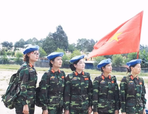 Các nữ quân nhân Việt Nam tham gia lực lượng gìn giữ hoà bình của Liên Hợp Quốc.