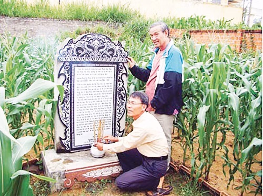 Mộ gió cai đội Phạm Hữu Nhật ở đảo Lý Sơn.