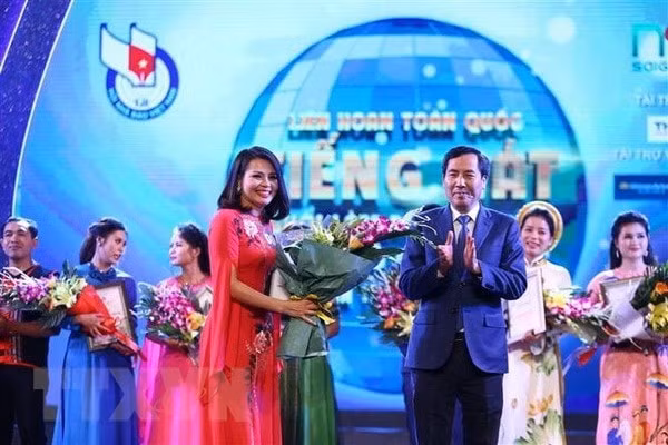 Hồng Nhung 2