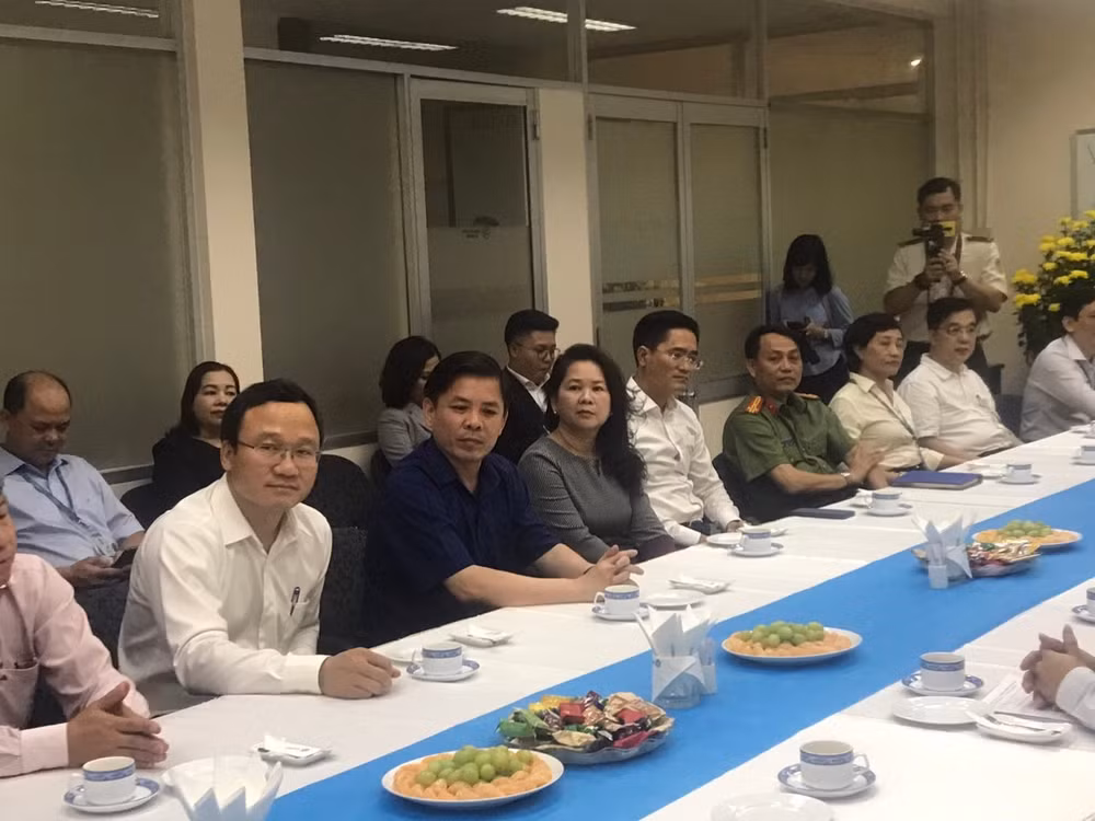 Bộ trưởng Nguyễn Văn Thể thăm và làm việc tại Cảng hàng không quốc tế Tân sơn Nhất