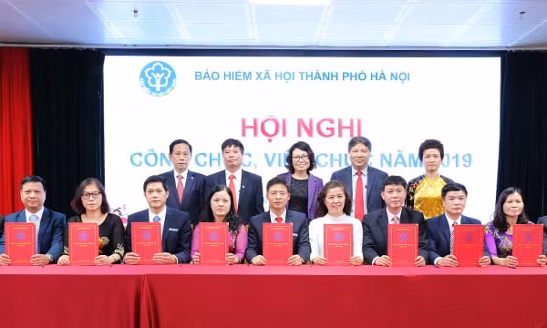 Thứ trưởng, Tổng Giám đốc Nguyễn Thị minh mong muốn BHXH Hà Nội sẽ đóng góp nhiều hơn nữa vào sự phát triển chung của toàn Ngành. Ảnh: TL