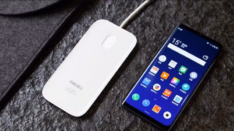 Meizu Zero là smartphone đầu tiên trên thế giới sở hữu thiết kế unibody 3D không có phím bấm và cổng kết nối vật lý.