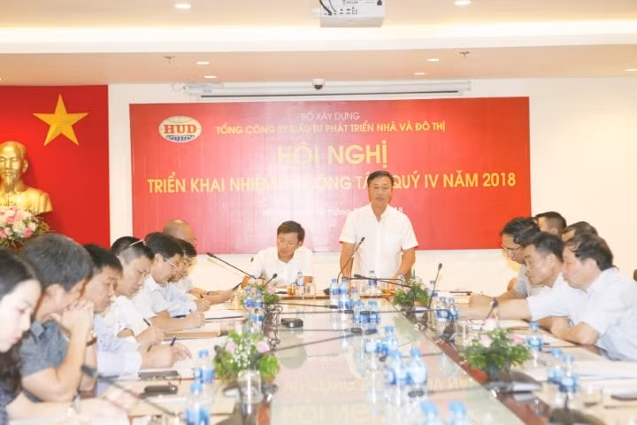Ông Nguyễn Việt Hùng - Bí thư Đảng uỷ, Chủ tịch HĐTV Tổng công ty HUD phát biểu chỉ đạo tại phiên họp giao ban thường kỳ để triển khai nhiệm vụ sản xuất kinh doanh.