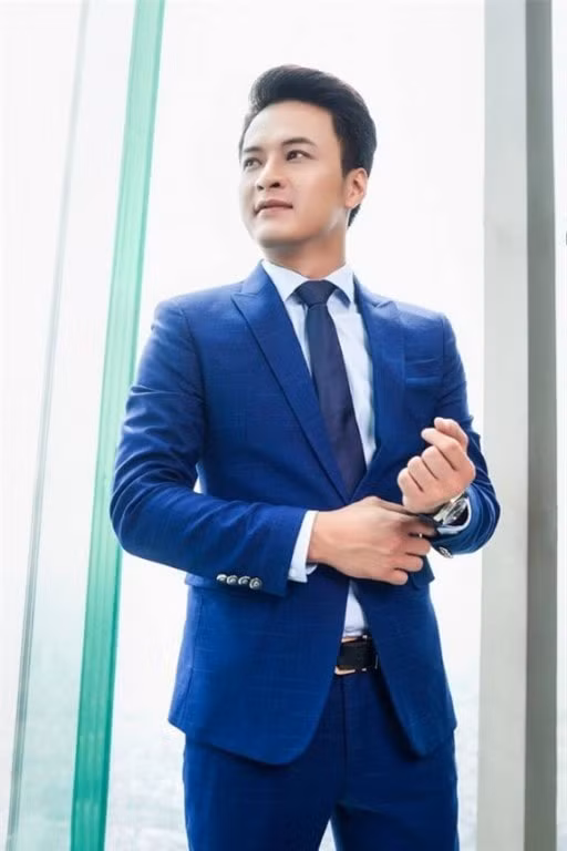 dien-vien-hong-dang-nguoi-phan-xu-banh-bao-khi-mac-vest_5