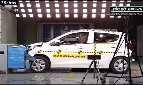 Fadil khi thử nghiệm tại trung tâm của General Motors Hàn Quốc.&nbsp;Ảnh chụp màn hình.