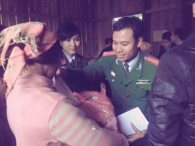 Nguyễn Văn Hiếu trong một chuyến tình nguyện tại Mường Tè (Lai Châu).