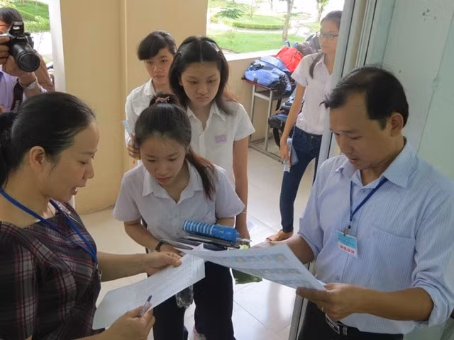 Bộ GD&ĐT sẽ siết chặt an ninh kỳ thi THPT quốc gia, cho thí sinh tự do thi cùng học sinh lớp 12. Ảnh: TL