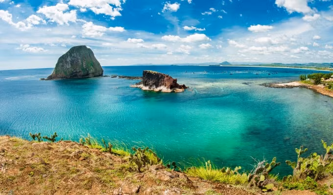 Thiên nhiên Quy Nhơn vừa sở hữu nét hoang sơ, lại vừa dịu dàng, yên bình, xinh đẹp.