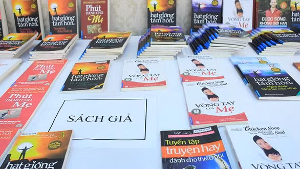 Hằng nghìn bản sách giả, sách lậu đã được cơ quan chức năng phát hiện thu giữ. Ảnh: TT